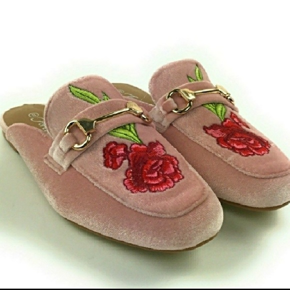 ❇️New Velvet  Floral Mules! - Picture 2 of 7